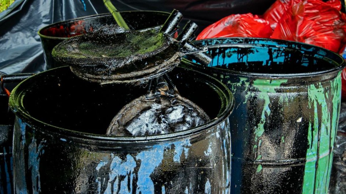 Barrels of oil residue