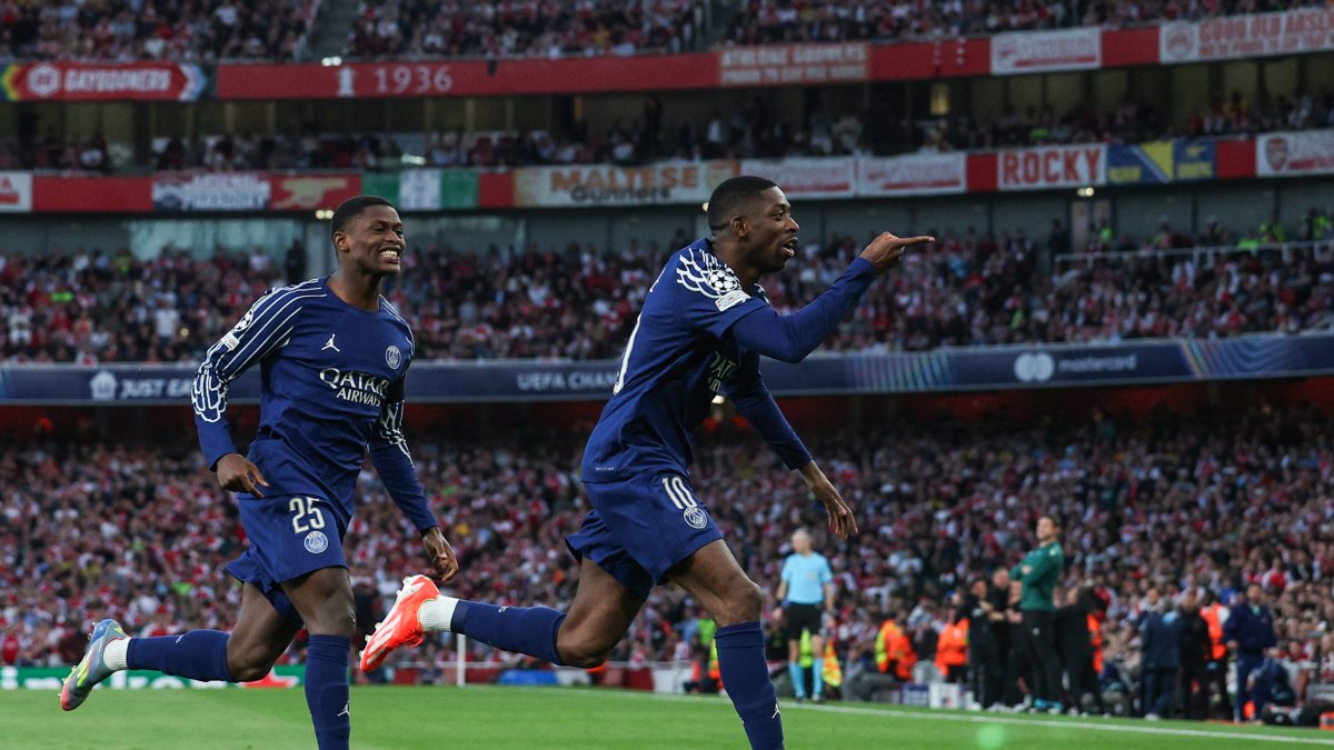 PSG celebrates a goal