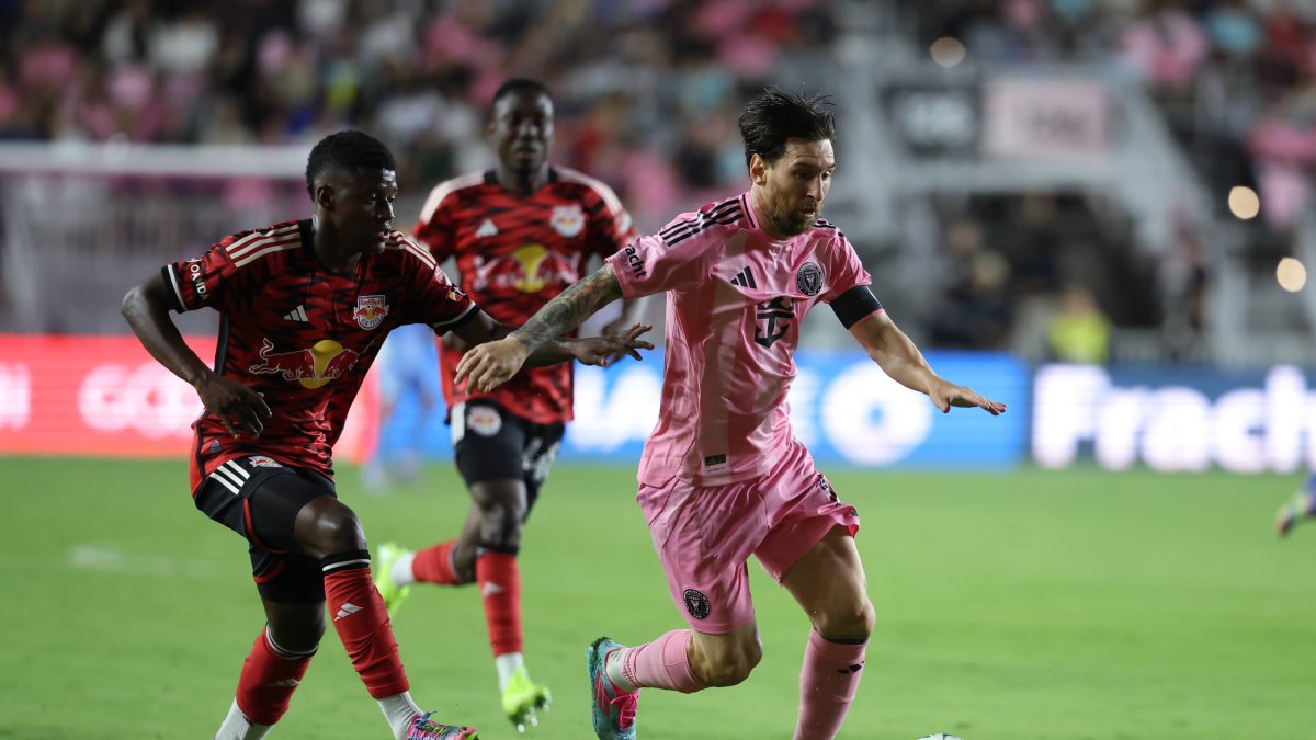 Messi ataca durante la goleada a los Red Bulls