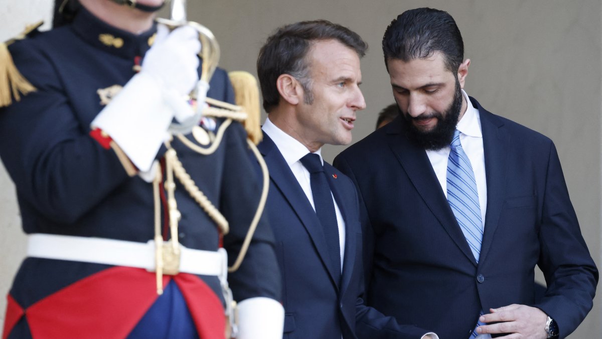 Emmanuel Macron and Syrian President Ahmed al-Sharaa