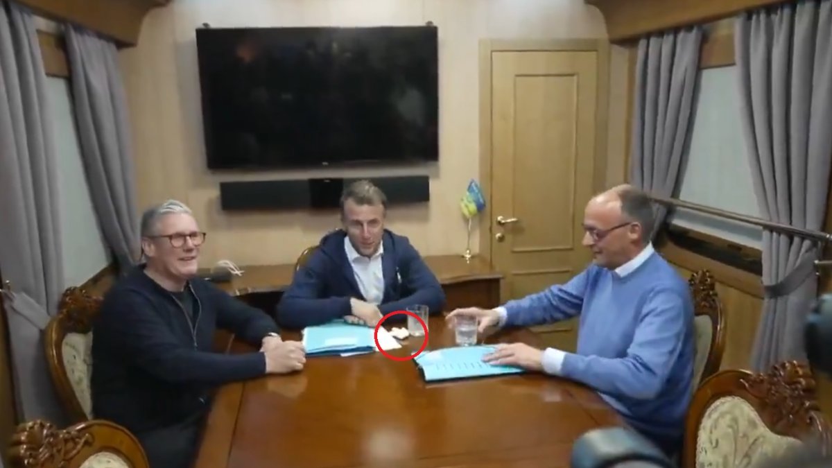 Macron meeting with other leaders on his way to Kiev