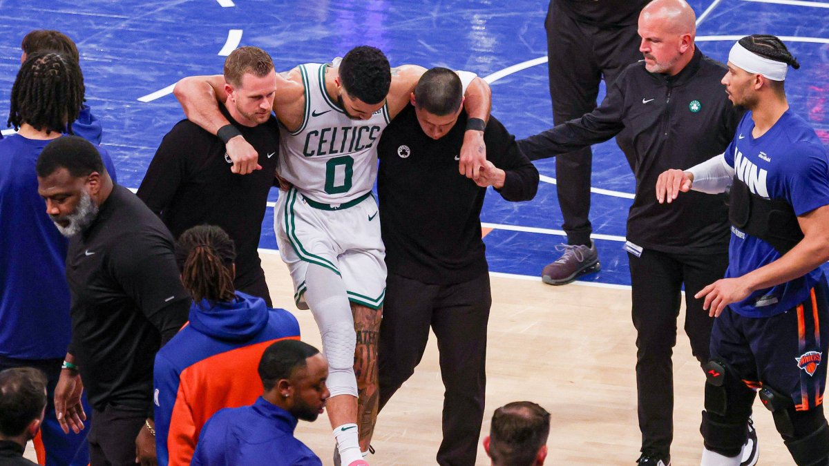 Jayson Tatum injured in game against Knicks.