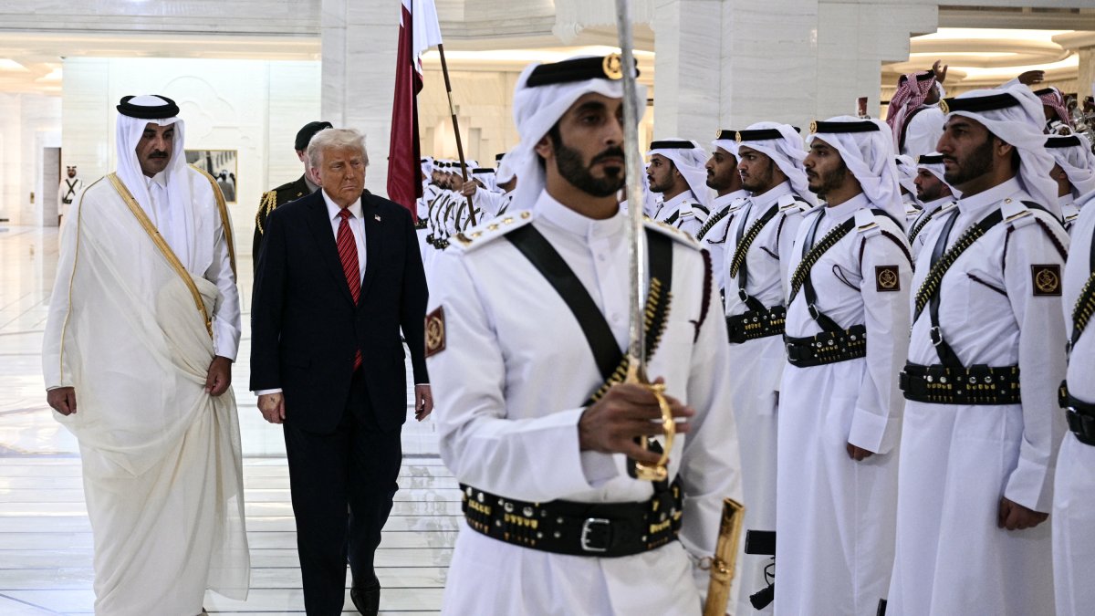 El emir Al Thani recibe a Donald Trump en Doha
