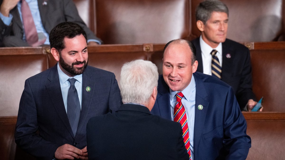 Mike Lawler conversa con Nick Langworthy en el Congreso/ Bill Clark