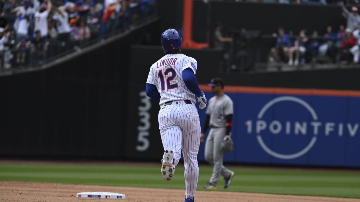 Franciso Lindor anota una carrera