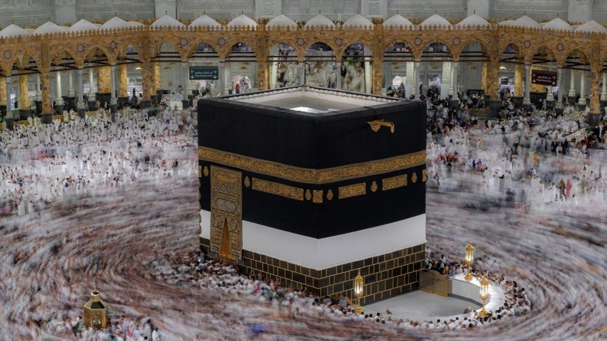 Oraciones de la mañana en la gran mezquita de la Meca