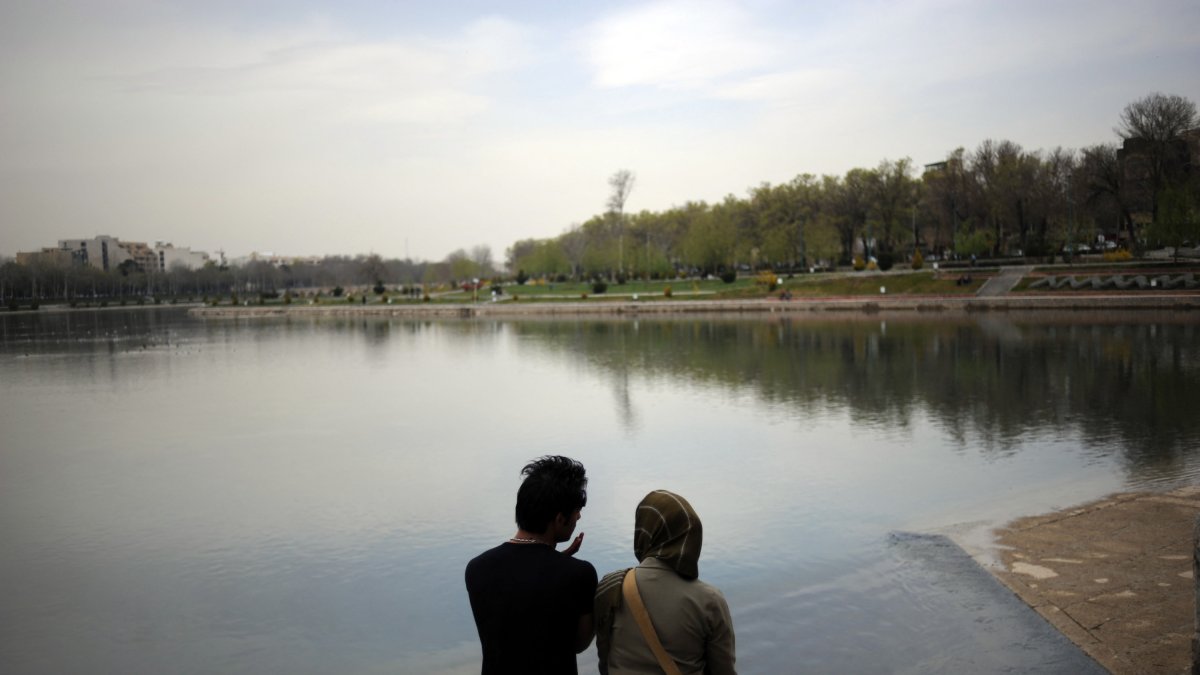 El río Zayandeh Rud, en Isfahan, Irán