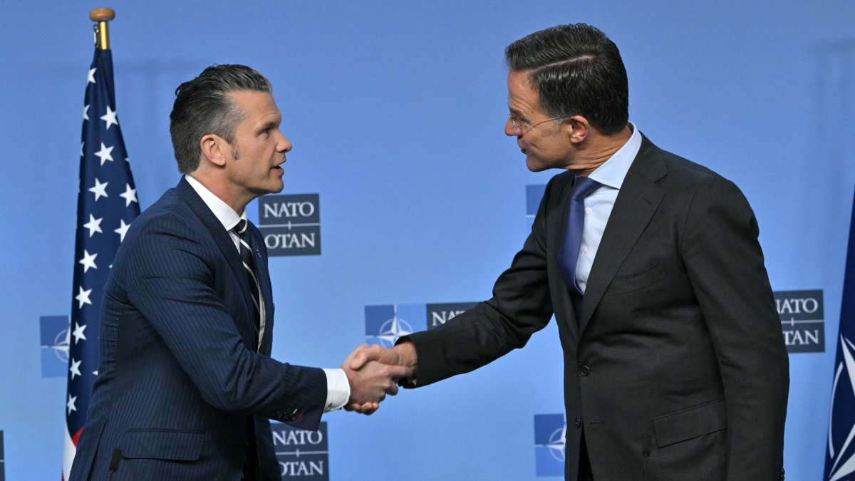 Pete Hegseth y Mark Rutte, secretario general de la OTAN