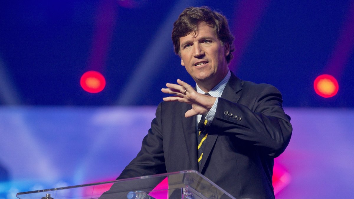 Tucker Carlson en una disertación