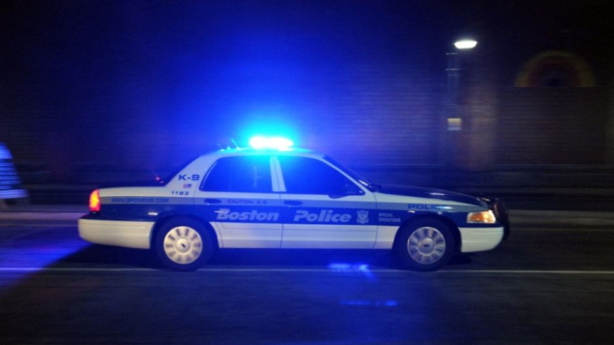 Un carro del Departamento de Policía de Boston