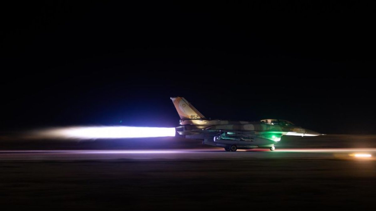 Un caza israelí que participa en los ataques a Irán.