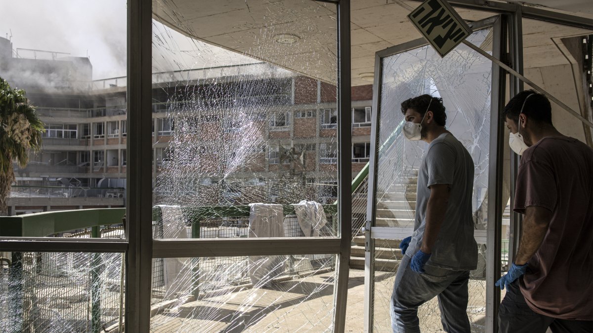Una sala de emergencias en el Hospital Sorokatras un ataque de misiles en Beersheba