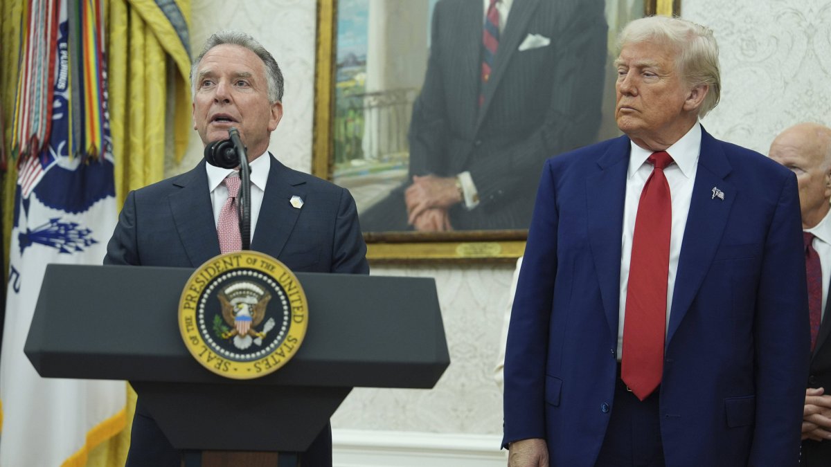 The special envoy for the Middle East, Steve Witkoff, with President Donald Trump.