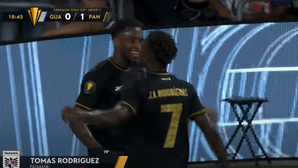 Panama celebrates the goal