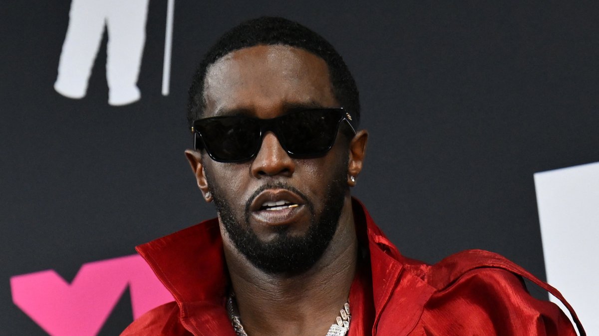 El productor musical Sean 'Diddy' Combs posa ante las cámaras en unos premios de música (Archivo)