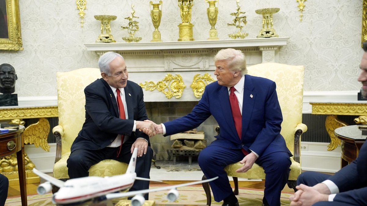 Donald Trump and Benjamin Netanyahu in the Oval Office