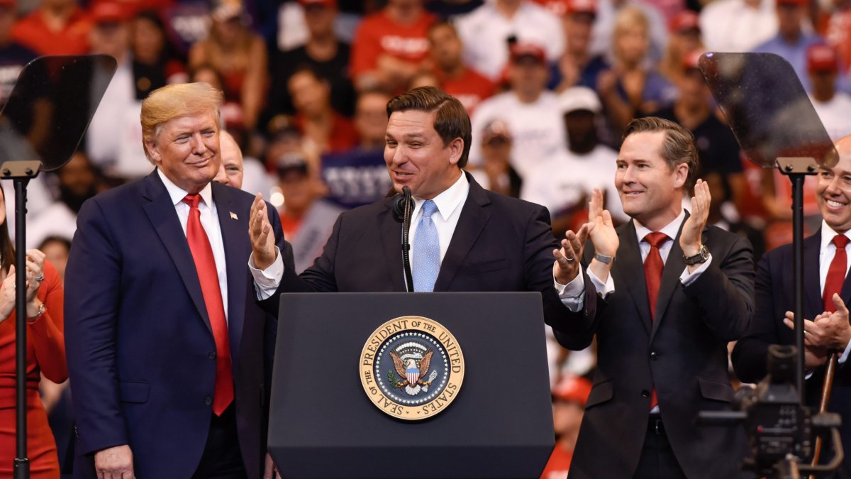 El presidente Donald Trump junto al gobernador de Florida, Ron DeSantis