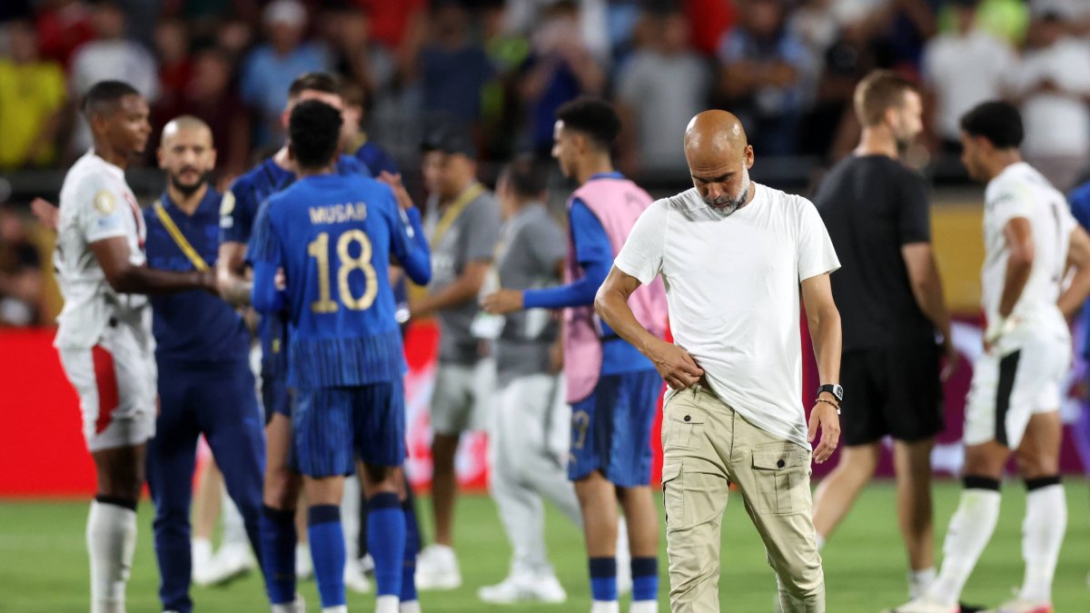 Guardiola, cabizbajo tras la eliminación del City ante Al Hilal en el Mundial de Clubes