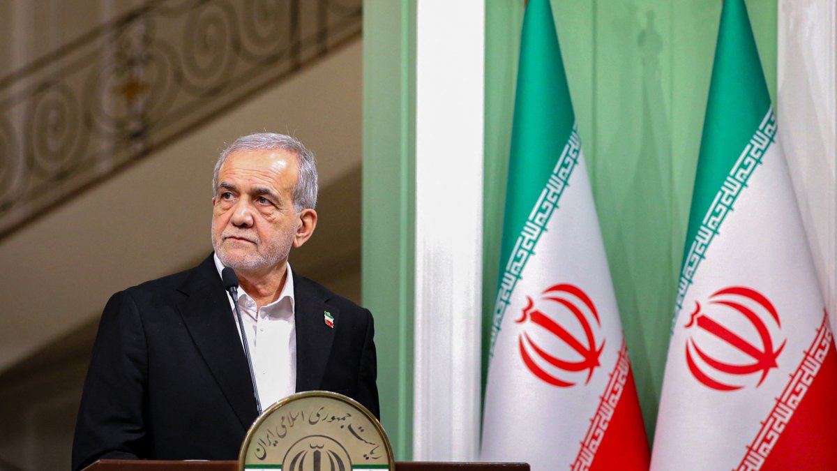 Pezeshkian en una conferencia de prensa/ HO / IRANIAN PRESIDENCY