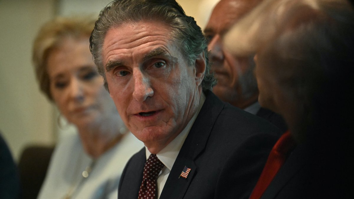 Doug Burgum en una reunión de gabinete (Archivo)/ Jim Watson