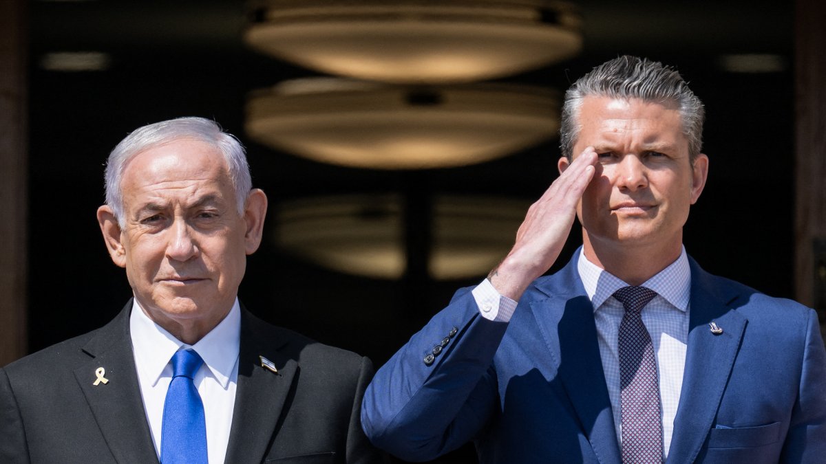 El secretario de Defensa Pete Hegseth con el primer ministro israelí Benjamin Netanyahu