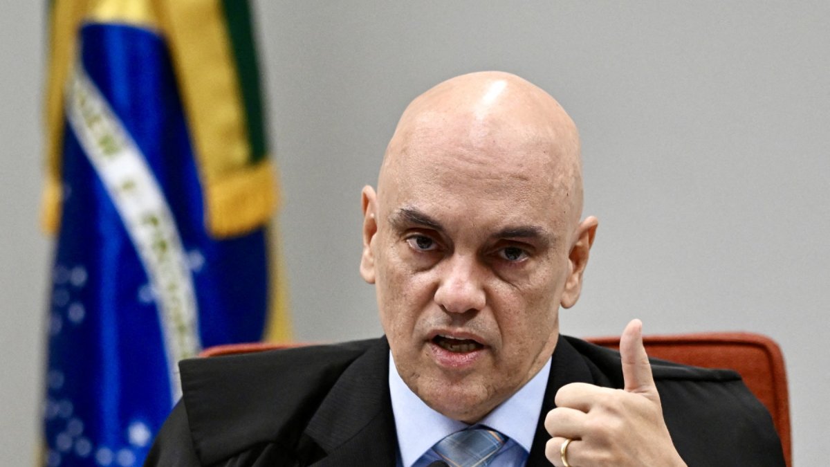 US sanctions and withdraws visa from Brazilian judge Alexandre de Moraes and his family for "persecution" of Bolsonaro