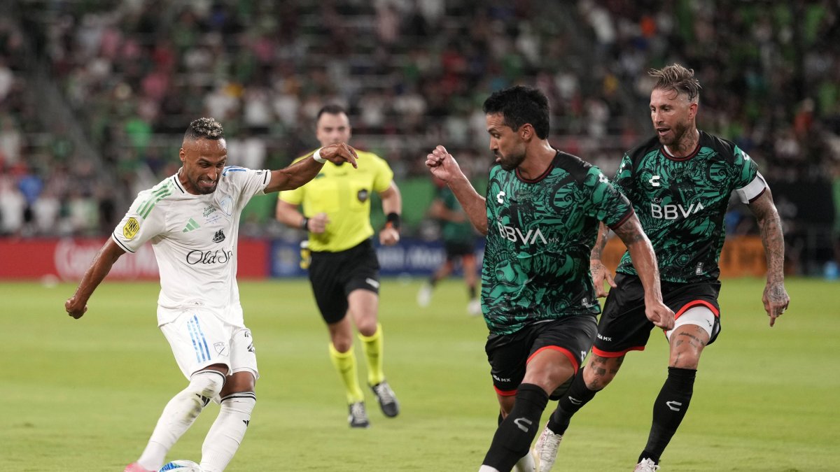 Mukhtar tries to shoot at goal under the watchful eye of Sergio Ramos.