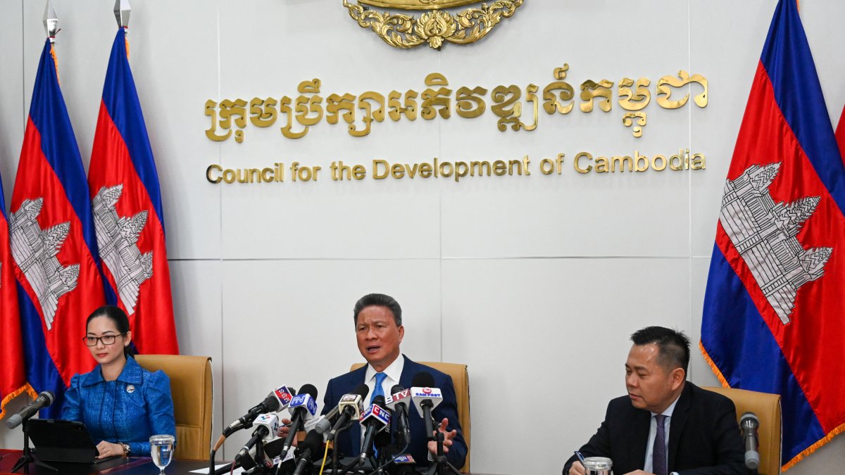 Cambodia's deputy prime minister, Sun Chanthol, in the center.