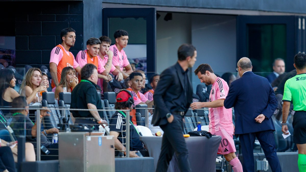 Leo Messi retires injured