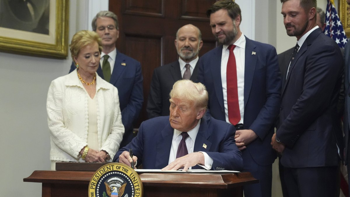 Imagen de archivo del presidente Trump con parte de su gabinete