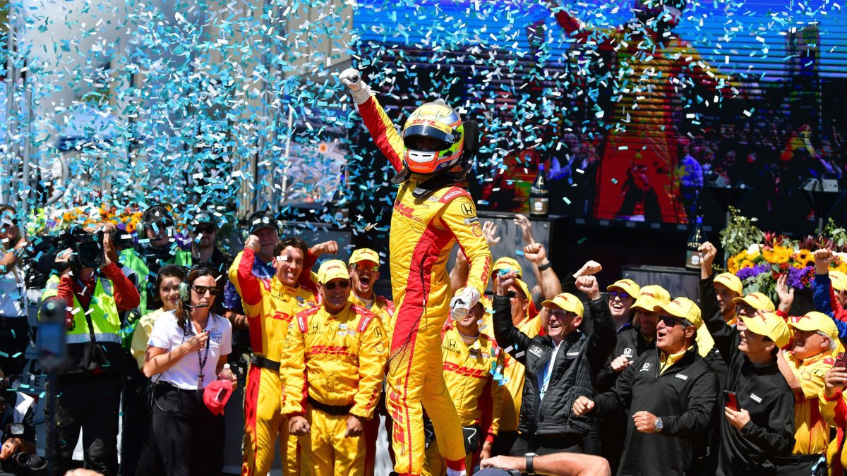 Álex Palou celebra su victoria en la IndyCar Series 2025