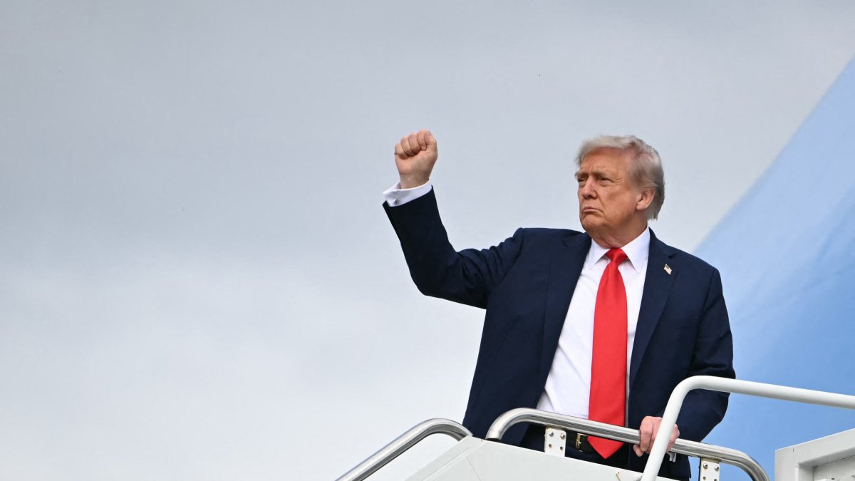Trump subiendo al Air Force One/ Andrew Caballero- Reynolds