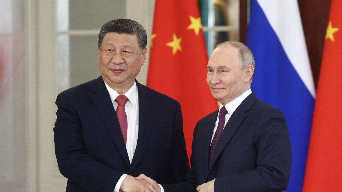 El presidente chino Xi Jinping con su homólogo ruso Vladímir Putin (imagen de archivo)