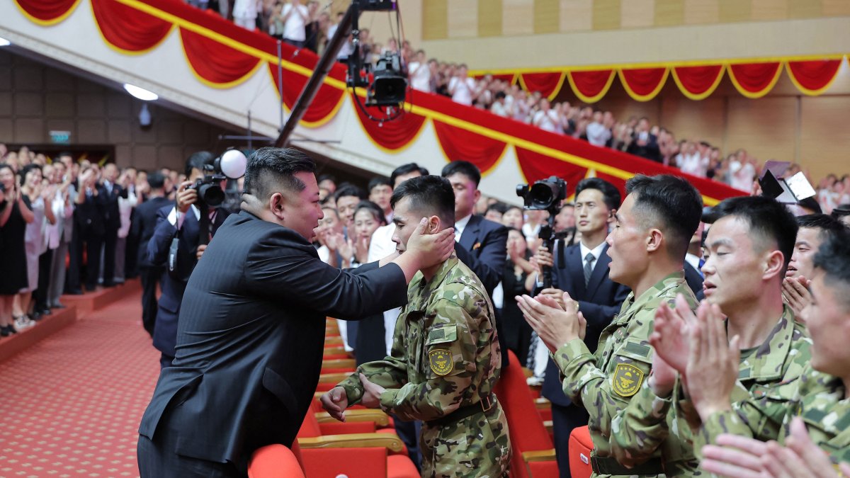 Ceremonia de condecoración a los soldados norcoreanos que lucharon en la guerra en Ucrania