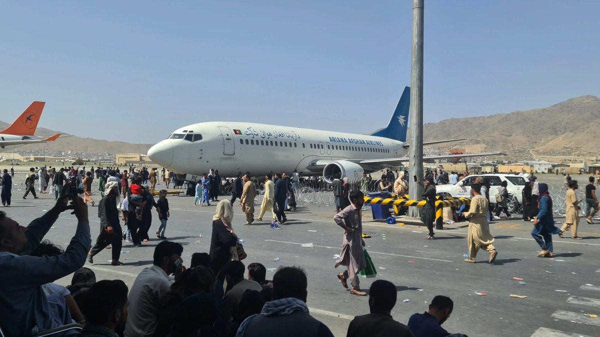 El aeropuerto de Kabul durante la evacuación