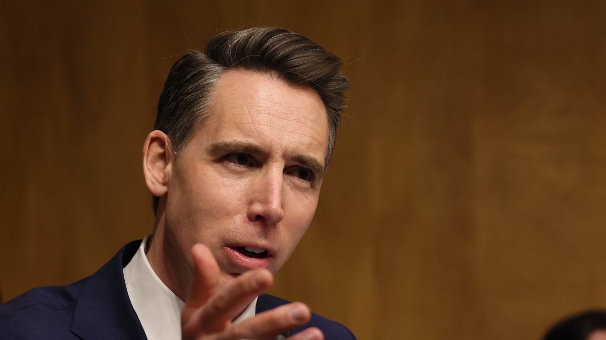 Josh Hawley on the Senate floor/ Jemal Countess.