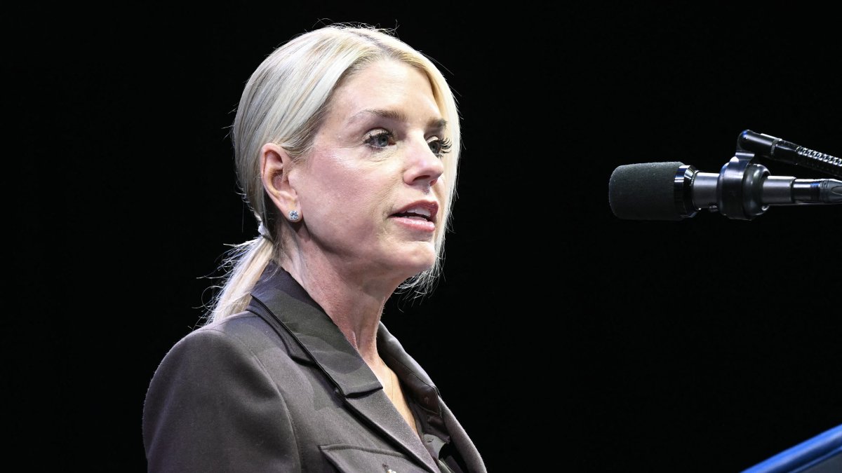 Pam Bondi en el Museo de la Biblia/ Saul Loeb