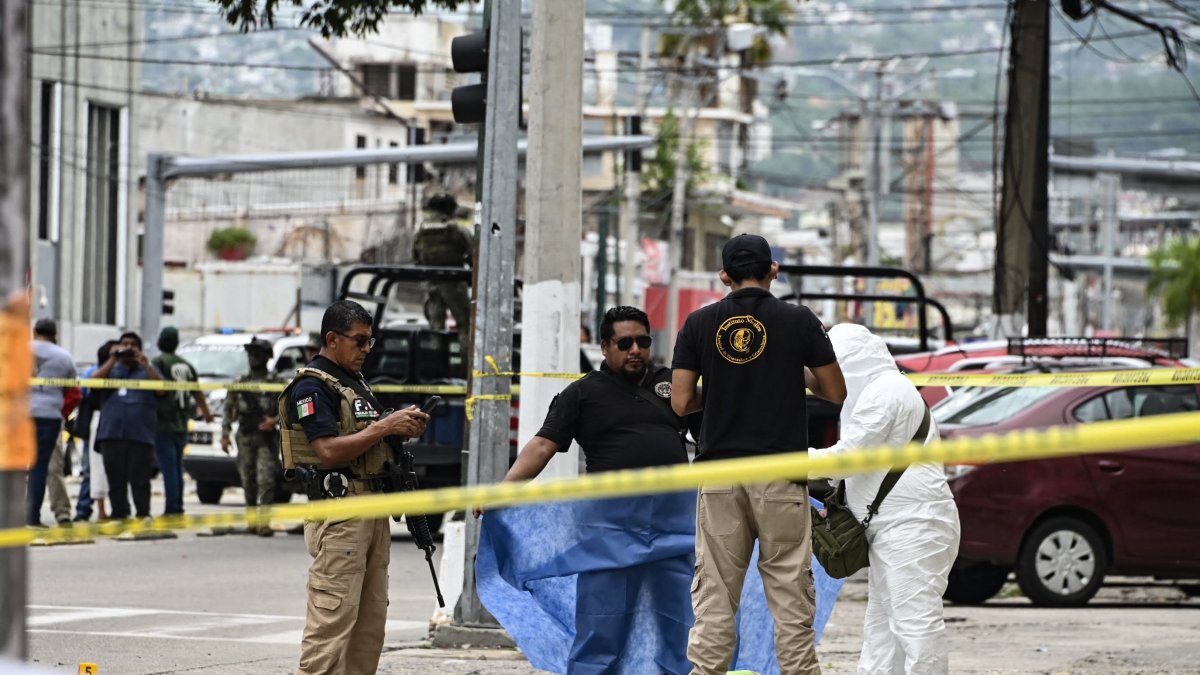 (File) Agents investigate crime scene in Mexico.