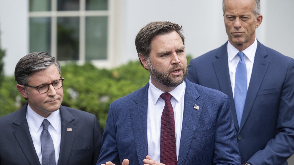 Vance y los líderes republicanos del Congreso/ Jim Watson