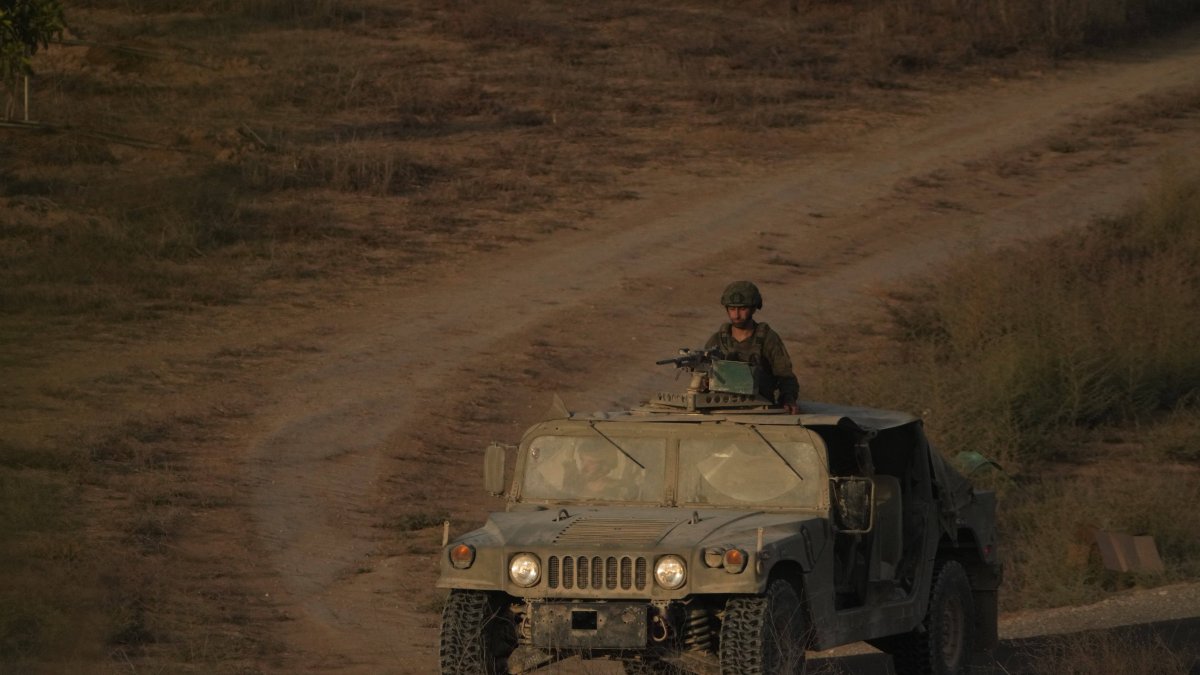 Un soldado del Ejército de Israel en la frontera de Gaza en octubre luego del ataque de Hamás