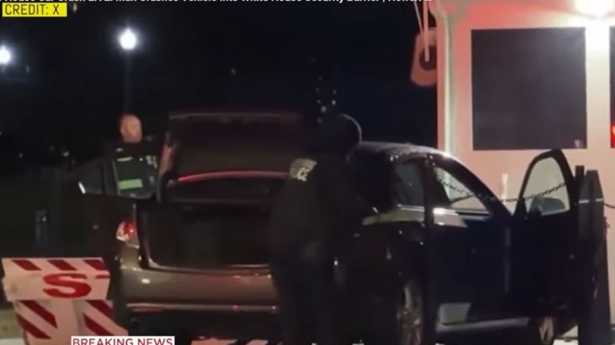 Investigadores buscan pruebas en la zona del impacto y el vehículo