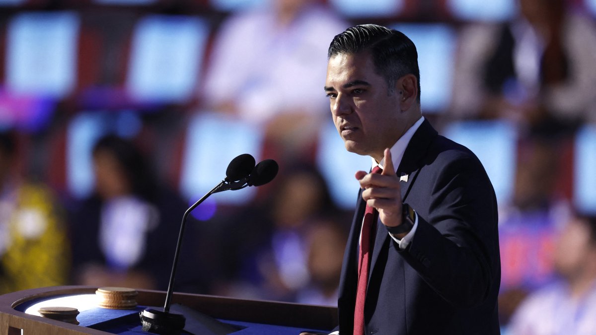 El representante Robert Garcia en una imagen de archivo.