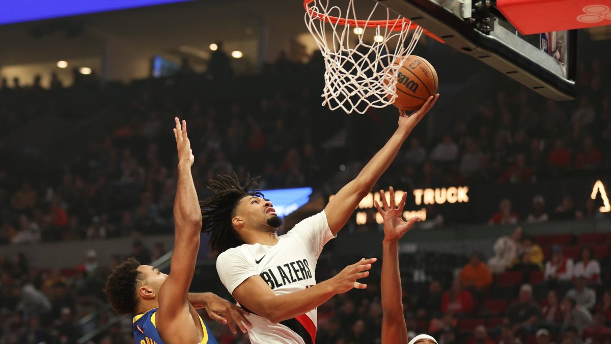 Shaedon Sharpe anota para los Portland Trail Blazers