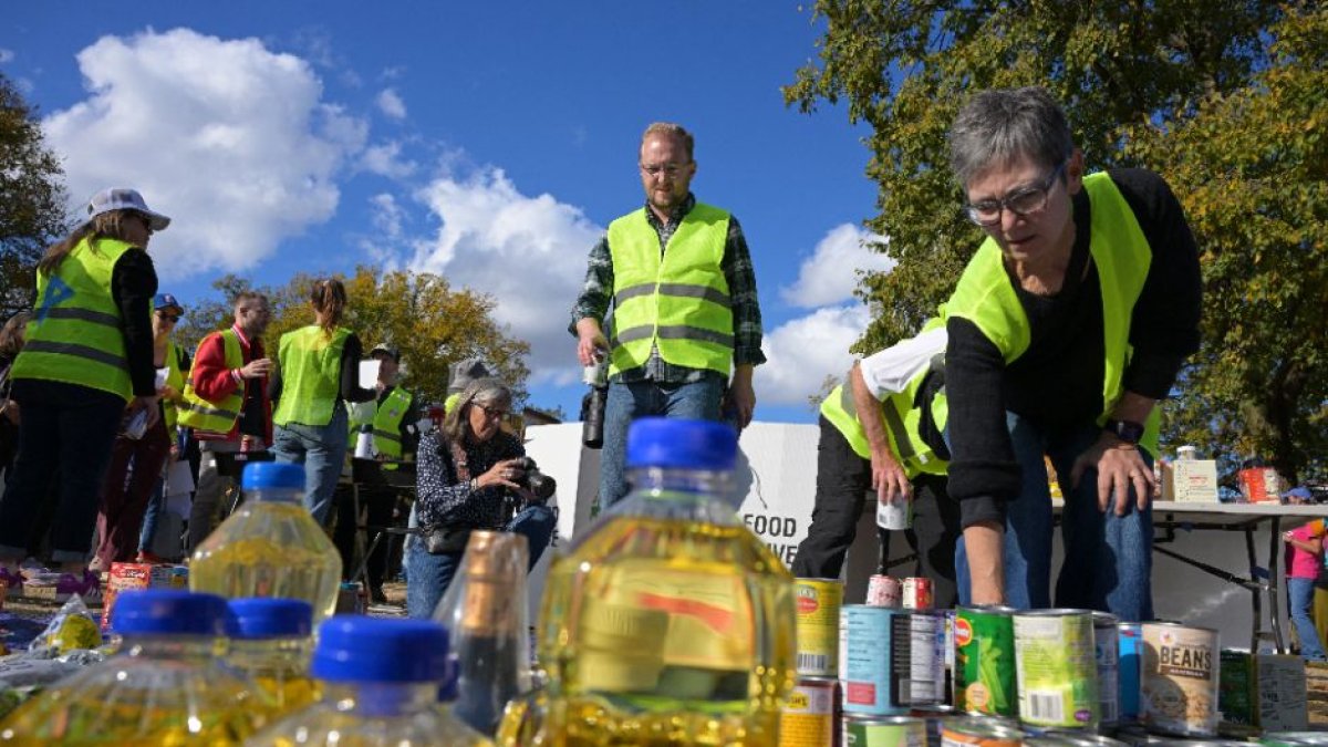 Campaign to collect food before SNAP program expires.