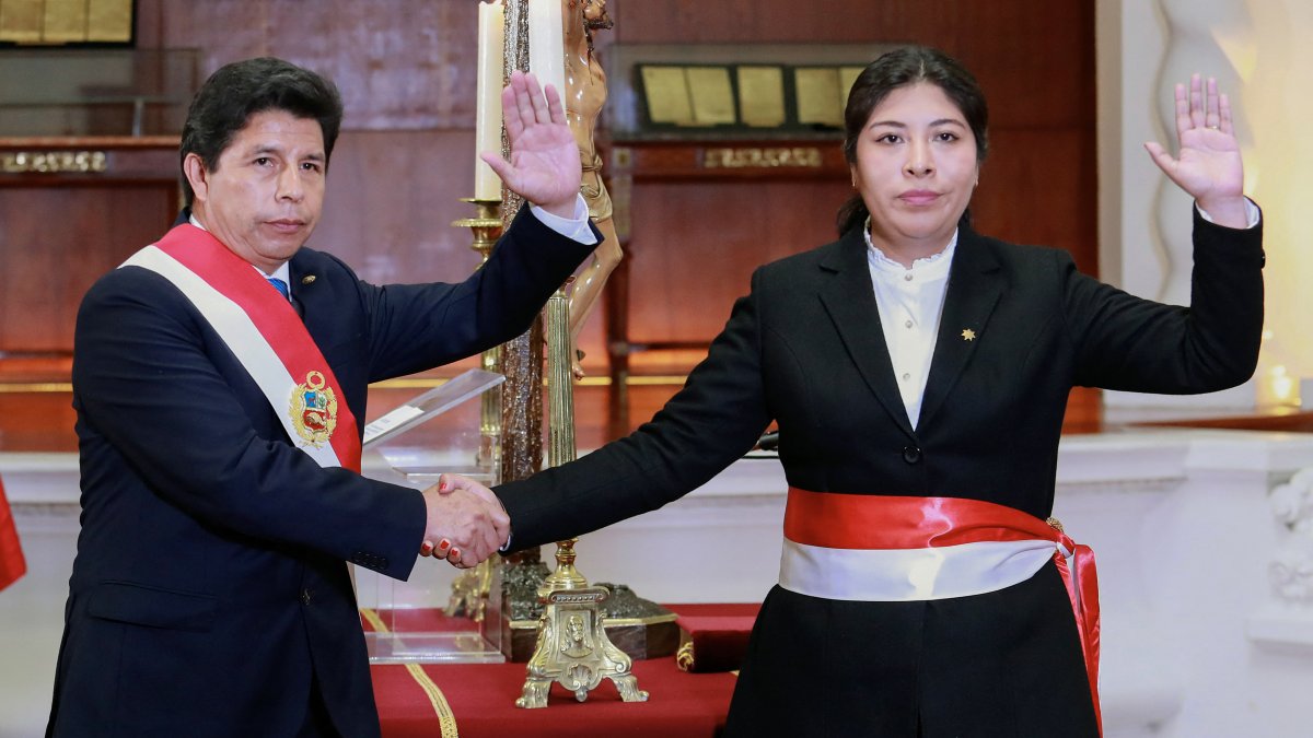 Pedro Castillo swears in Betssy Chávez in 2022.