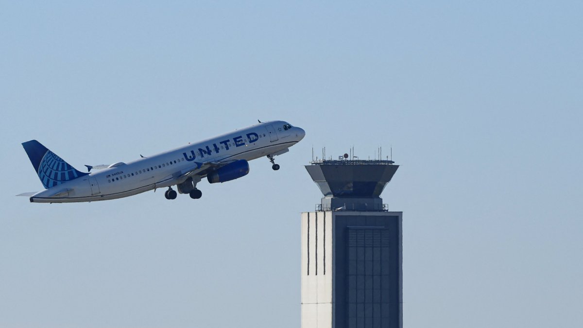 Control tower at Chicago O'Hare International Airport
