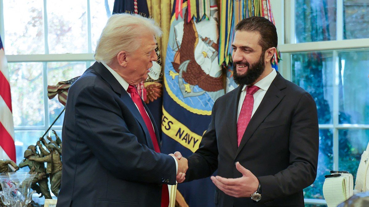 Donald Trump shaking hands with Syrian President Ahmed al-Sharaa