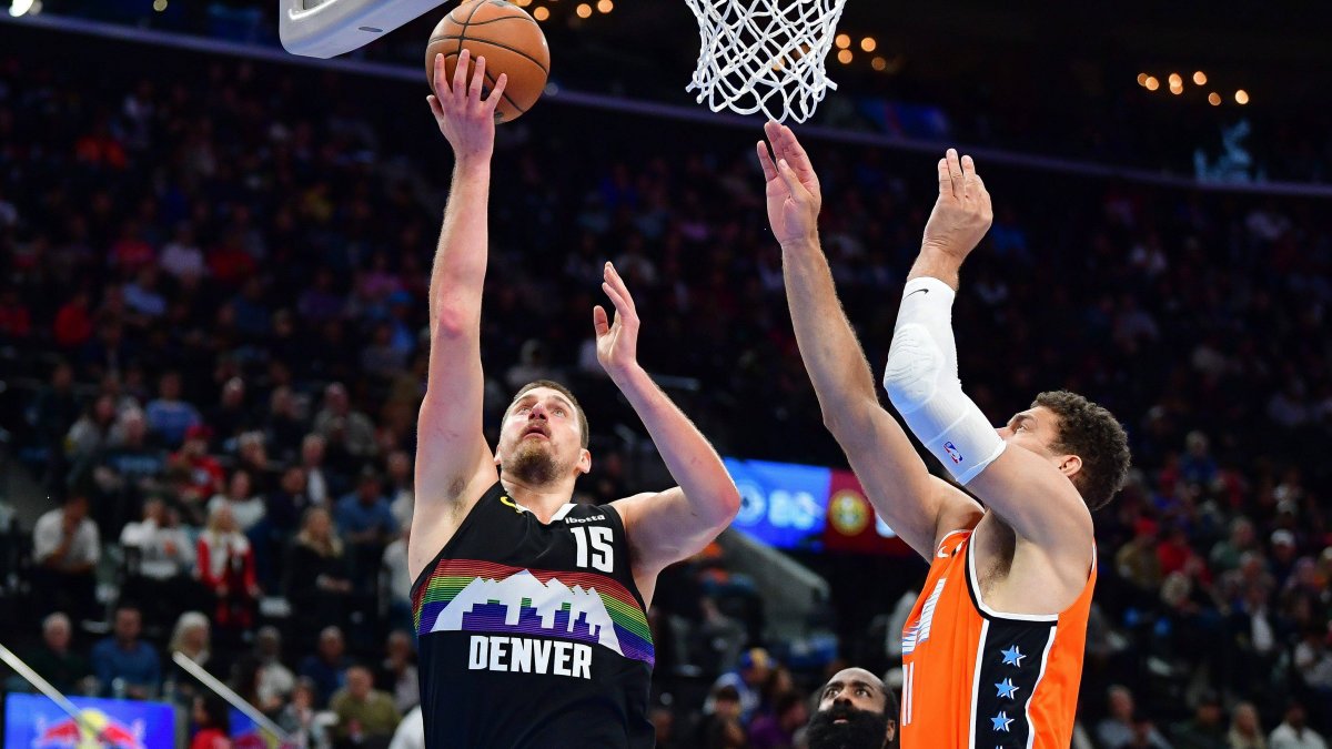 Nikola Jokic (Nuggets) scores against Clippers
