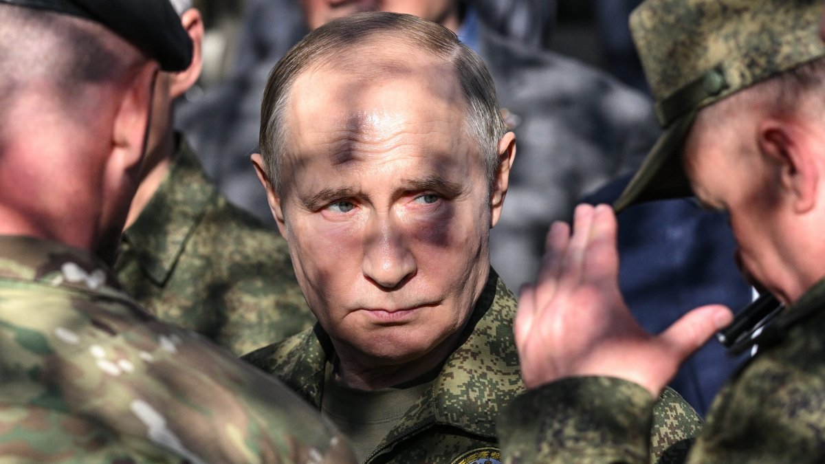 Vladimir Putin inspects Russian troops