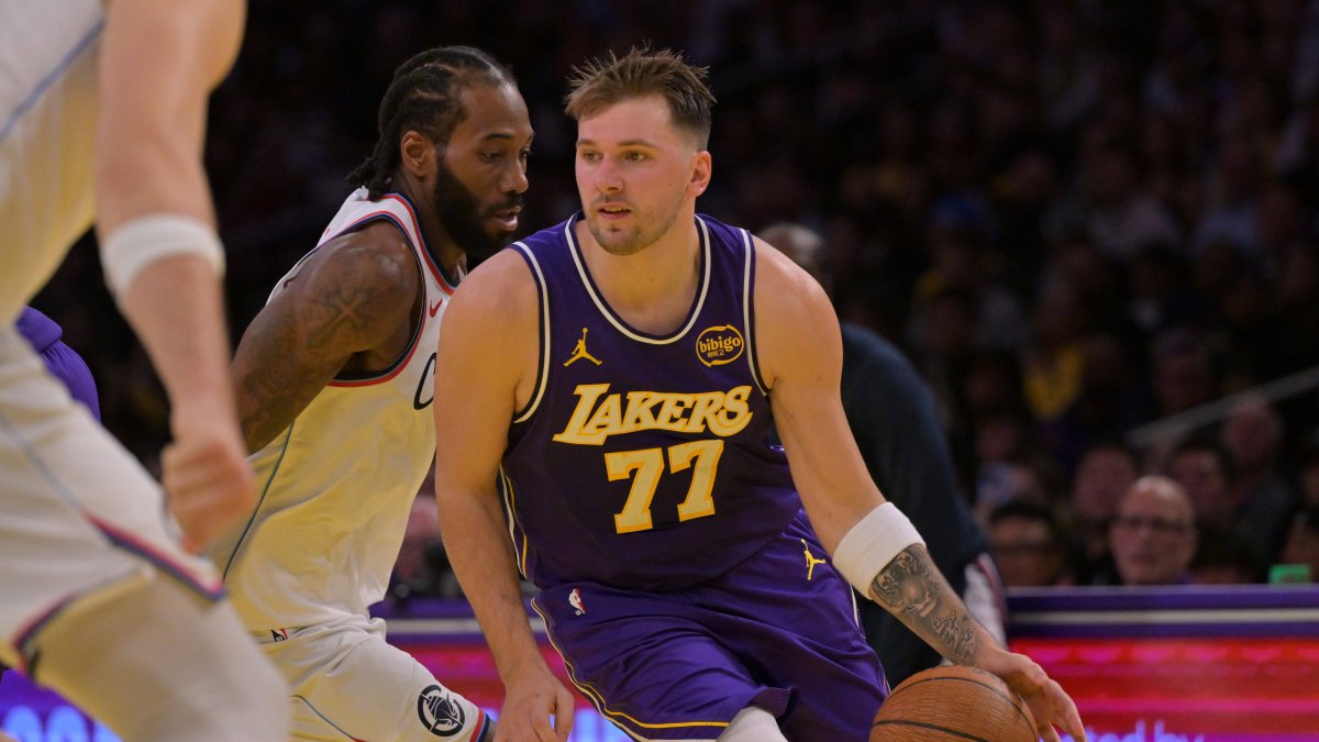 Luka Doncic dodges Kawhi Leonard during the game between the Lakers and Clippers
